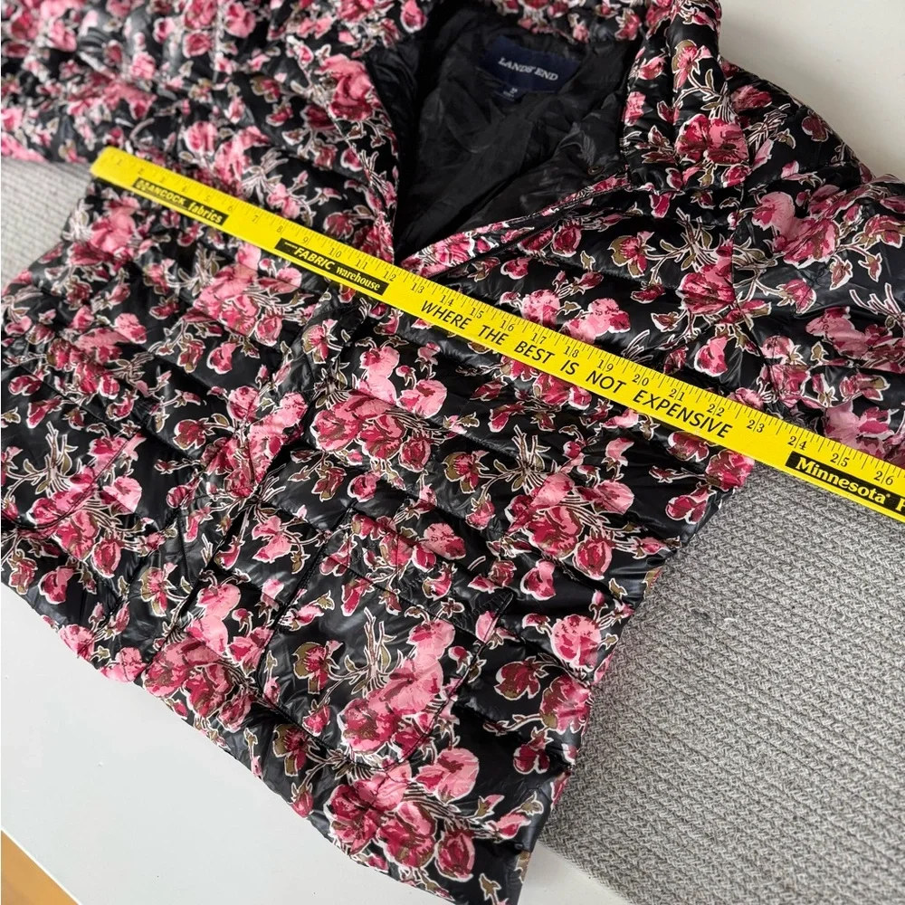 Lands’ End Black Pink Floral Cropped Puffer Jacket Size Girls XL Fits Women S-M